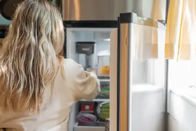 Kühlschrank leer essen Tipps: Wie man Kücheninventar nutzt