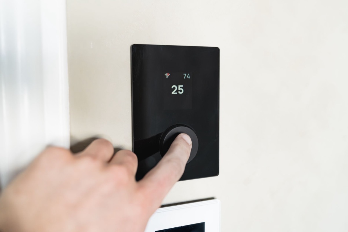 Smart thermostat with LED lights for energy efficiency
