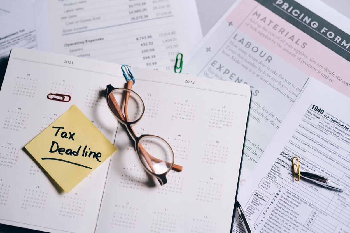 budget calendar with monthly expenses
